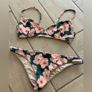 Acacia Mahalo print underwire bikini Manhattan top Waikoloa bottoms size P